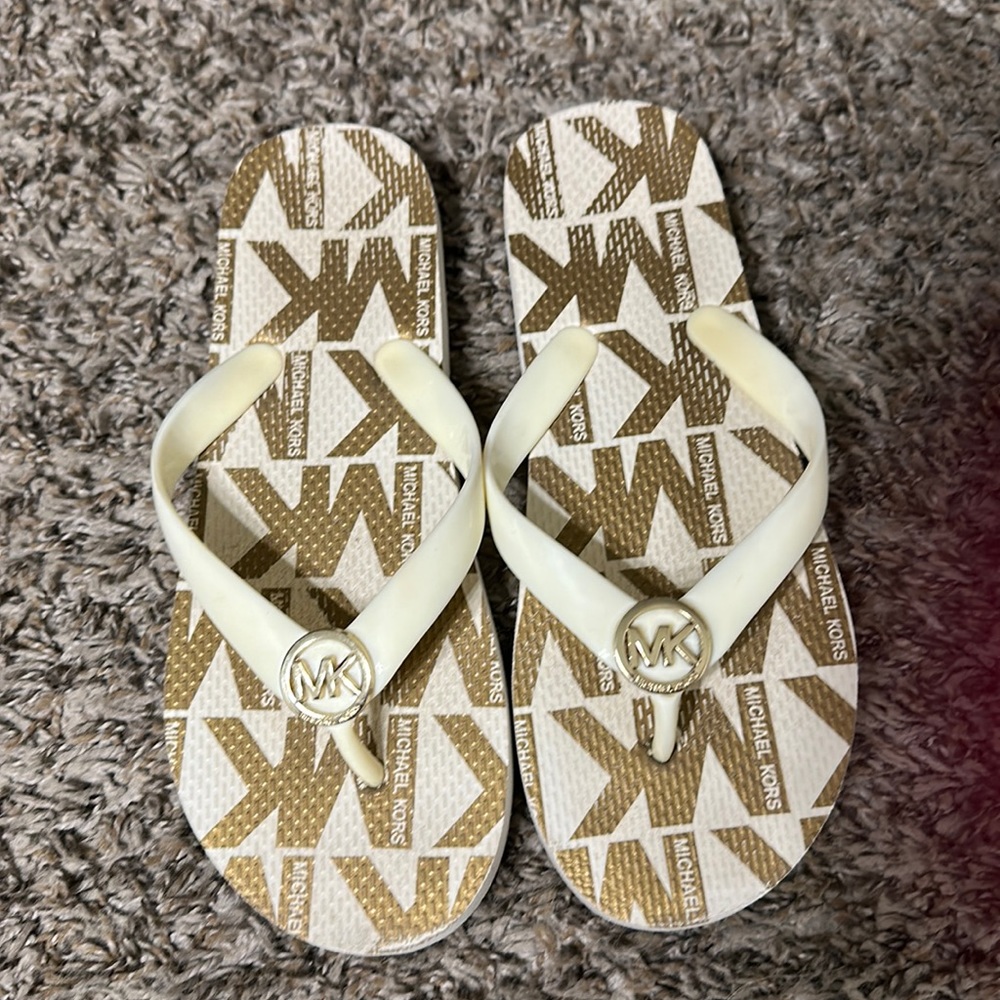 Micheal Kors flip flops